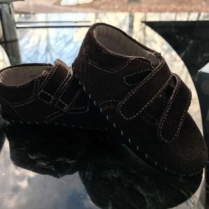 Pediped, 6-9 months, brown suede. Soft soles.